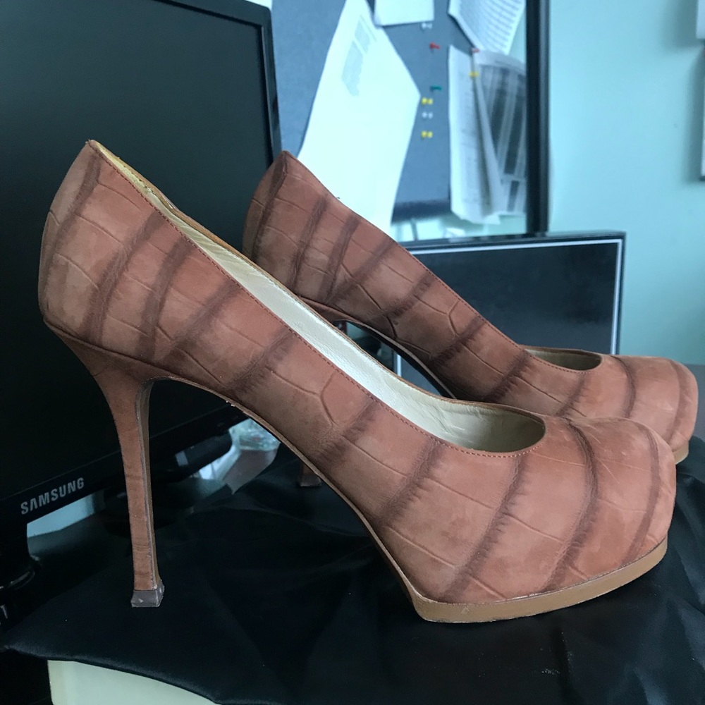Yves Saint Laurent Suede Pumps Size 10